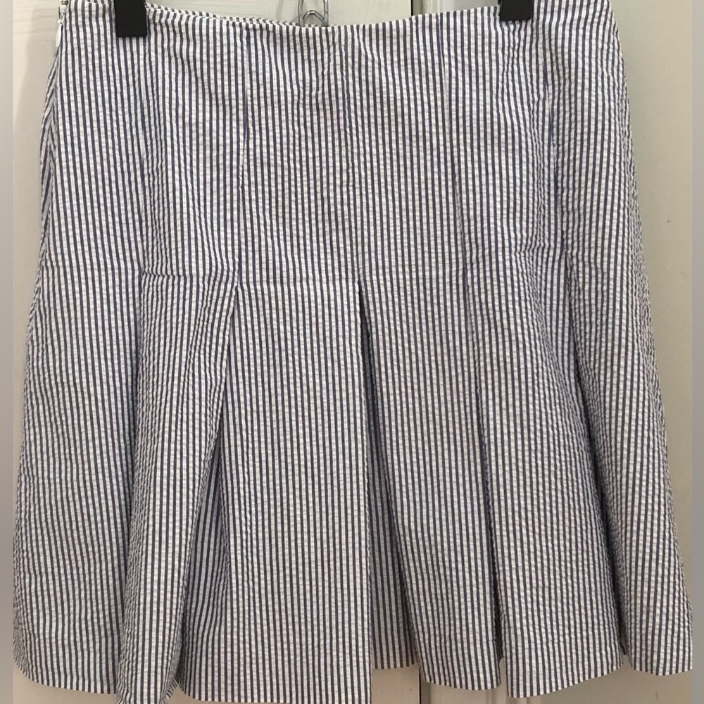 Pleated Skirt in Seersucker (navy and white) size 4/6